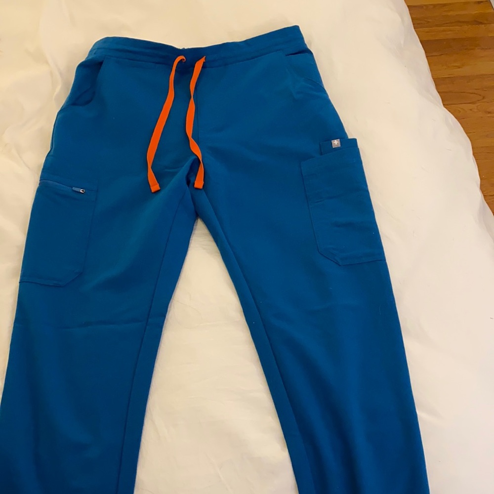 Size Small FIGS women’s Aspen/teal colored pants, worn 1x great condition